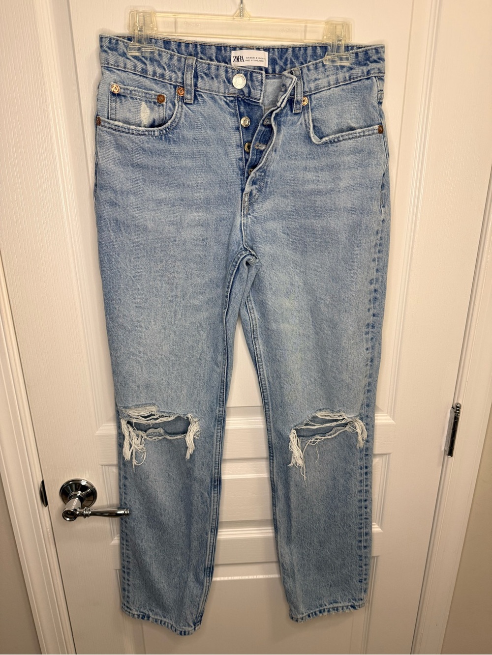 Zara distressed mid-rise straight leg jean size 6